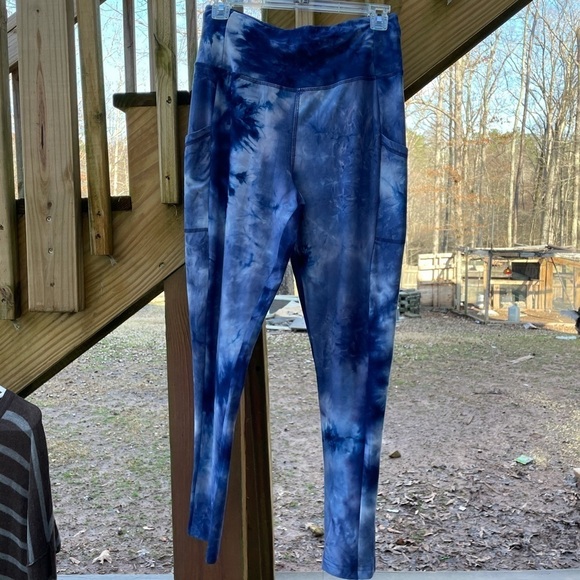 True Craft Yummy Tie Dye Pull On Leggings in Tanzanite Cloud - Picture 3 of 10